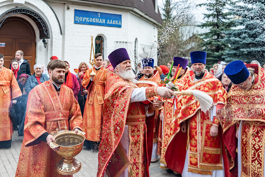 Божественная литургия в Преображенском соборе города Люберцы